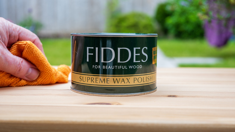 A can of paste wax